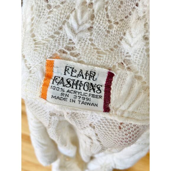 Vintage Lace Knit Cape with Collar and Buttons, Boho 1970s, Women's M L - Picture 6 of 6